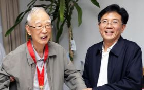 生态环境部党组书记孙金龙看望慰问曲格平