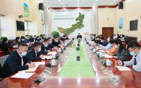 自治区副主席李秉荣在水利厅主持召开专题会议