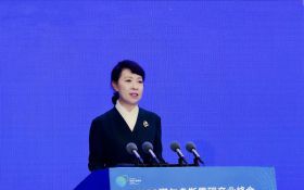 2022鄂尔多斯零碳产业峰会开幕 王莉霞出席并致辞